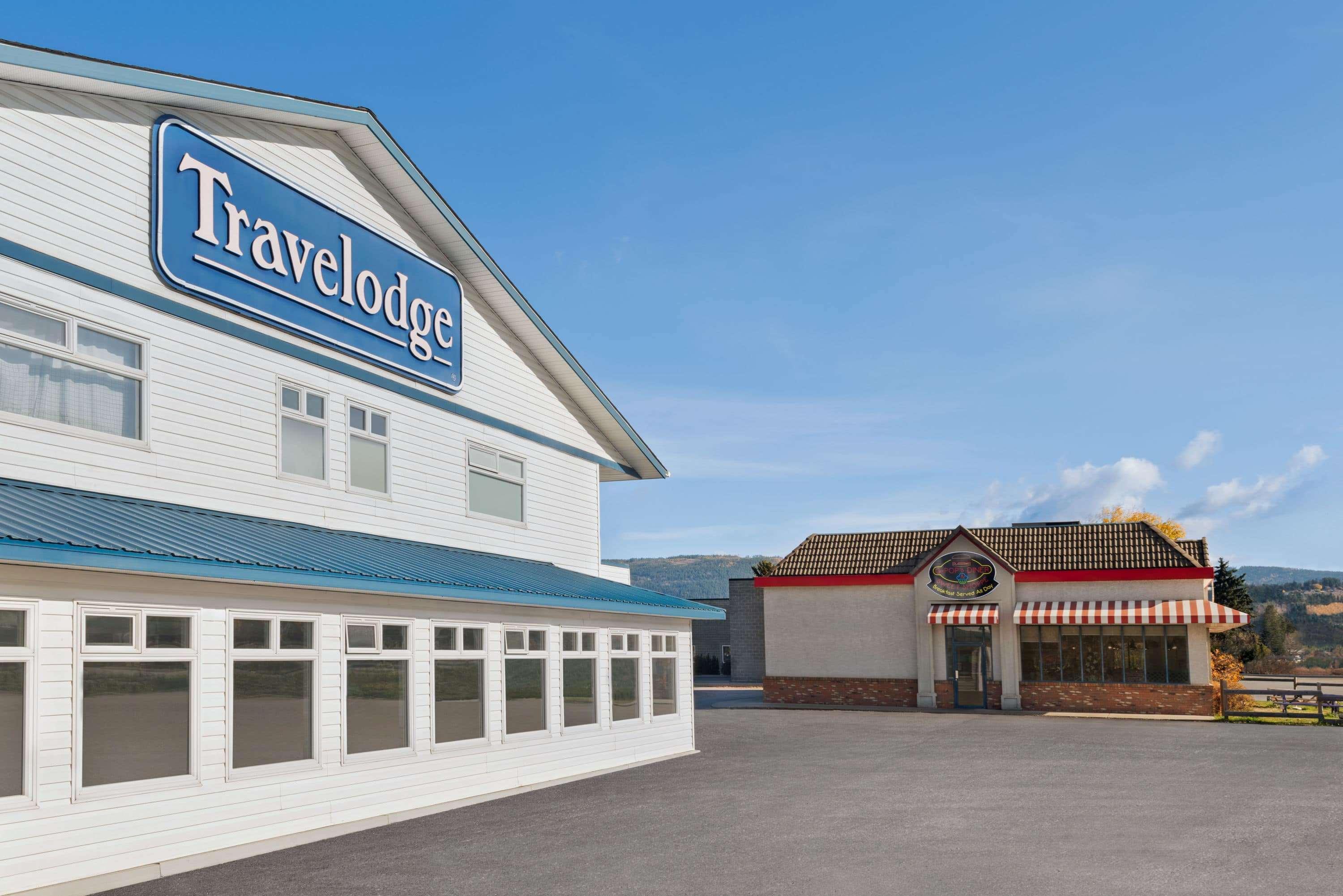 Travelodge By Wyndham Salmon Arm Bc Exterior photo