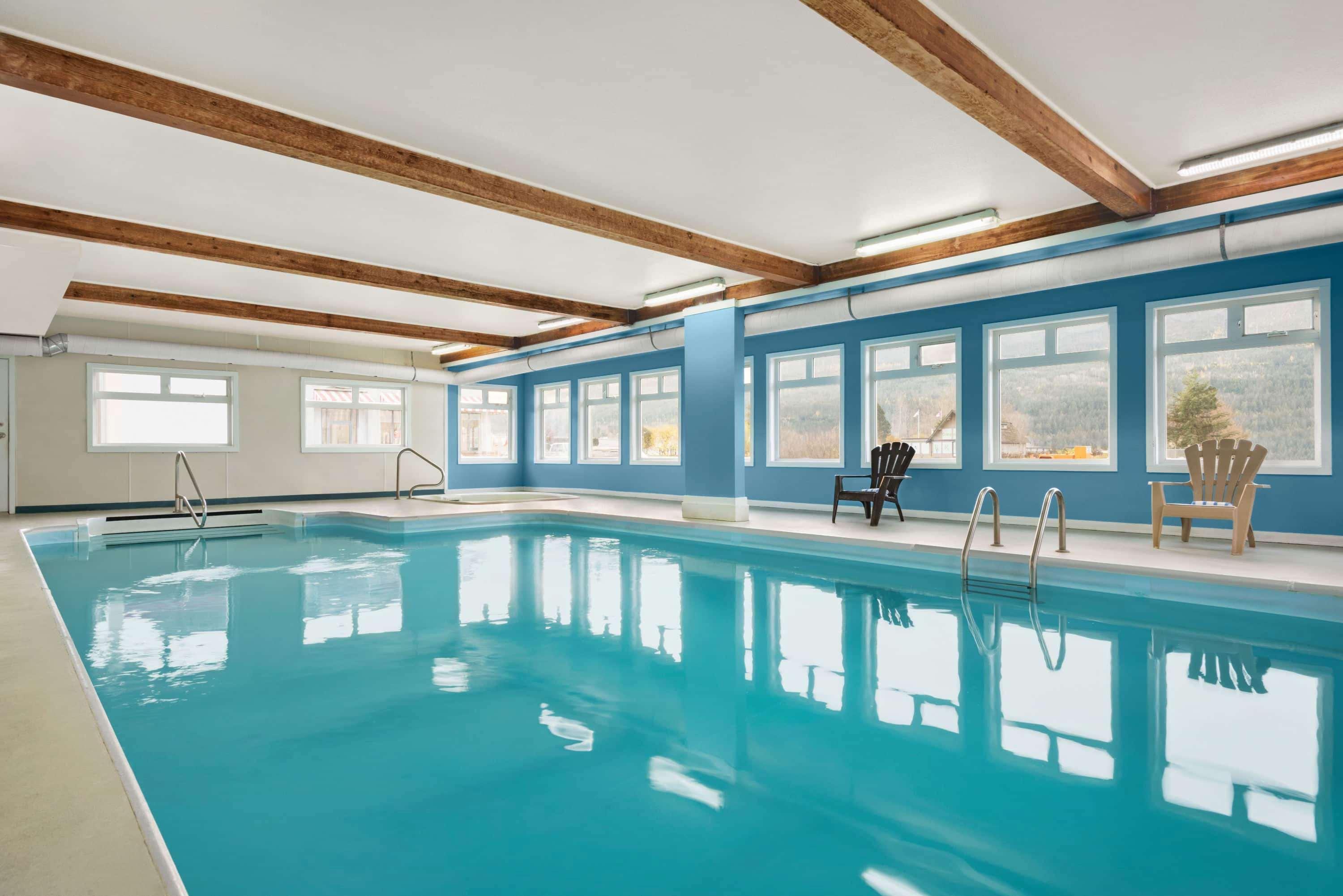 Travelodge By Wyndham Salmon Arm Bc Exterior photo