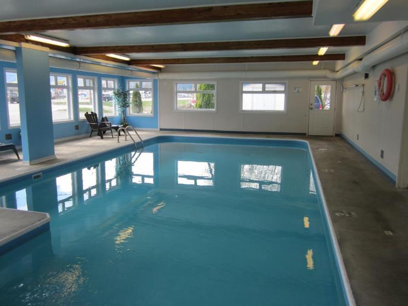Travelodge By Wyndham Salmon Arm Bc Exterior photo